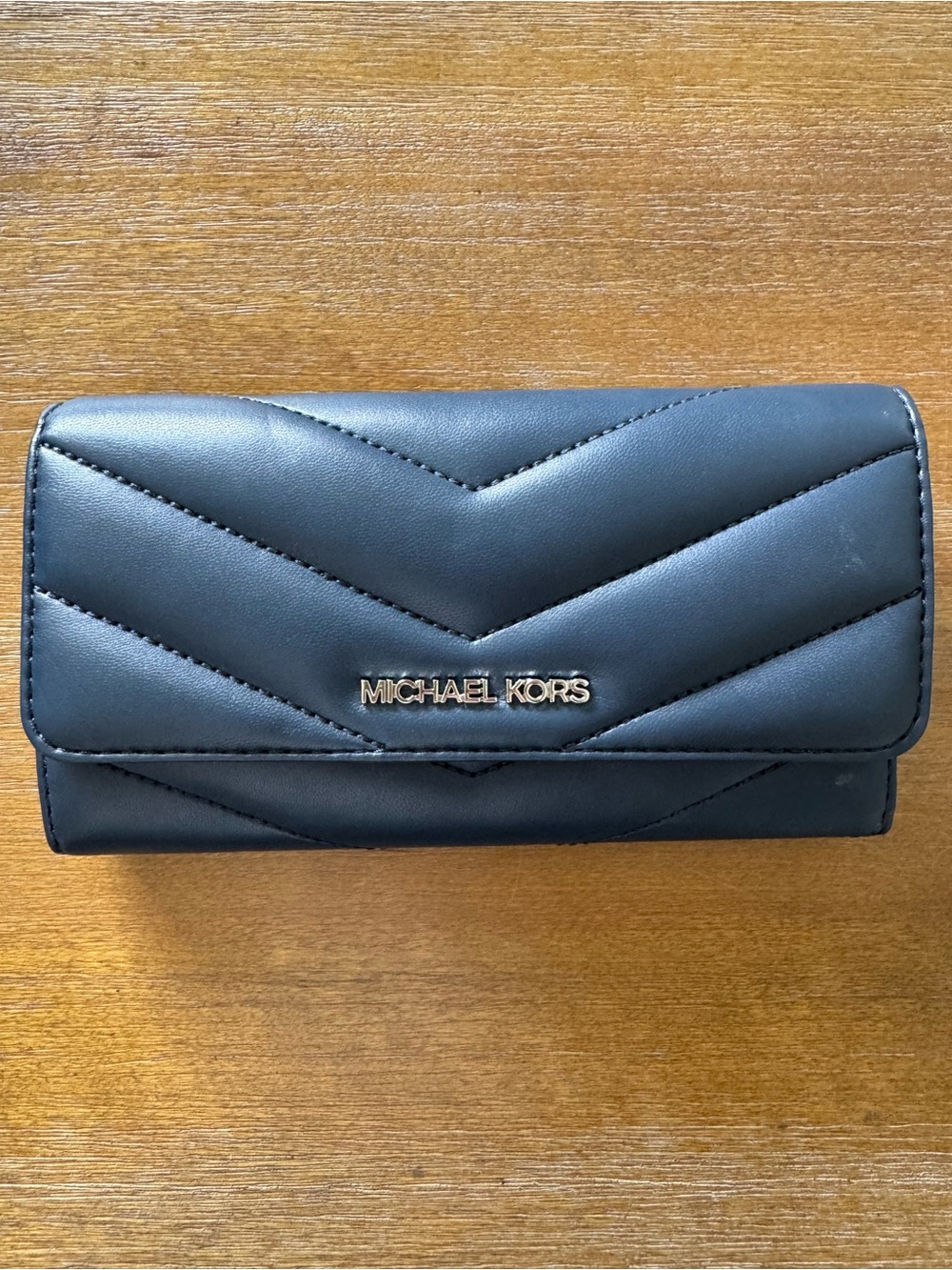 NWT Michael Kors Jet Set Travel Navy Chevron Wallet Leather